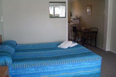 фото отеля Averill Court Motel