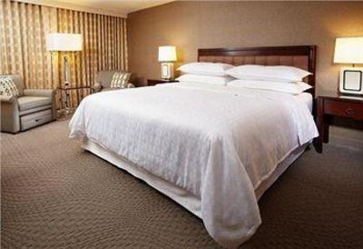 фото отеля Sheraton Cavalier Saskatoon Hotel