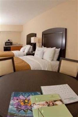 фото отеля Doubletree Ocean Point Resort Sunny Isles Beach