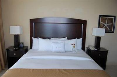 фото отеля Doubletree Ocean Point Resort Sunny Isles Beach