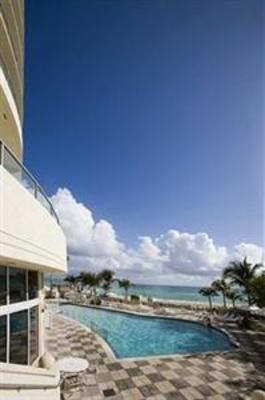 фото отеля Doubletree Ocean Point Resort Sunny Isles Beach