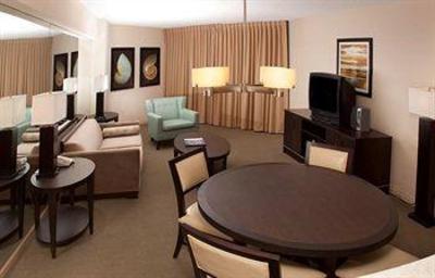 фото отеля Doubletree Ocean Point Resort Sunny Isles Beach