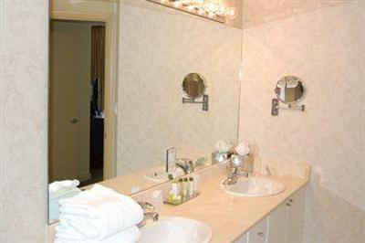 фото отеля Doubletree Ocean Point Resort Sunny Isles Beach