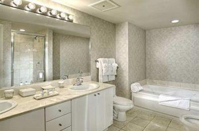 фото отеля Doubletree Ocean Point Resort Sunny Isles Beach