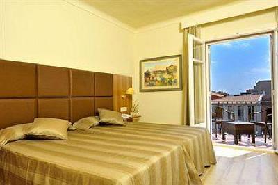 фото отеля Hotel Pirineos