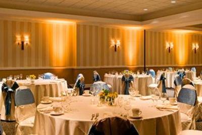 фото отеля Sheraton Milwaukee Brookfield Hotel