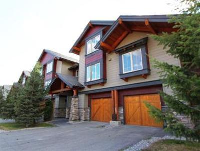 фото отеля Pinnacle Ridge Chalets by Fernie Central Reservations