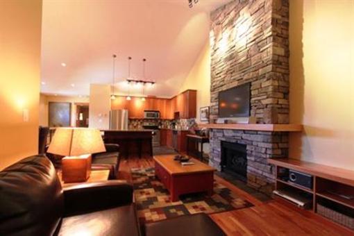 фото отеля Pinnacle Ridge Chalets by Fernie Central Reservations