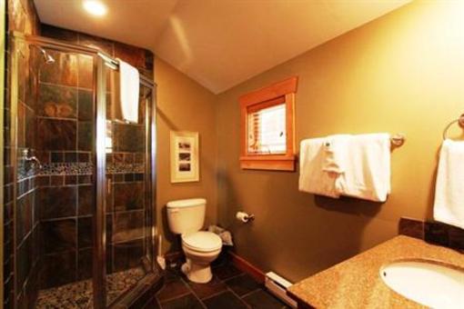 фото отеля Pinnacle Ridge Chalets by Fernie Central Reservations