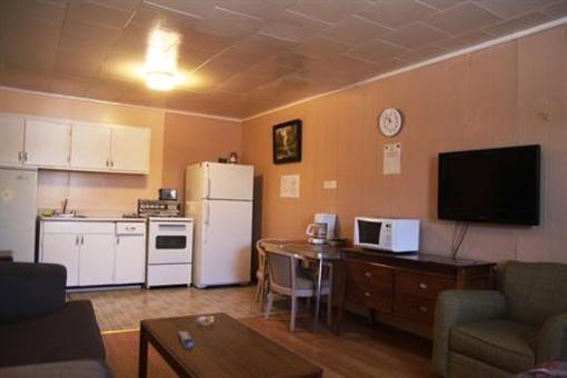 фото отеля Shannon Motel Fort Nelson