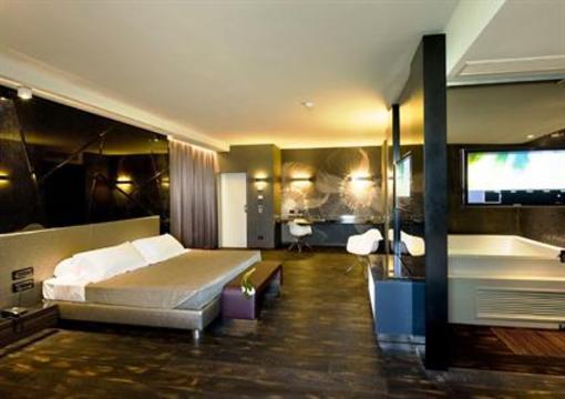 фото отеля Viola Mhotel