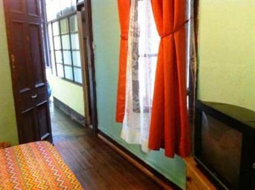 фото отеля Hostal Tricontinental
