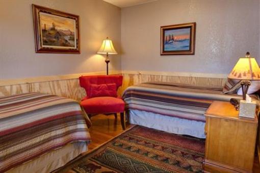 фото отеля Sea Parrot Inn