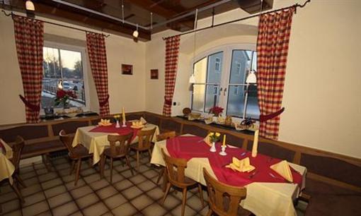 фото отеля Traunsteiner Hof Gasthof und Hotel