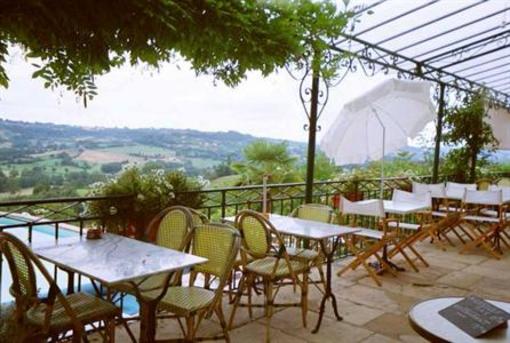 фото отеля Hotel Le Saint-Robert (France)