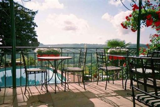 фото отеля Hotel Le Saint-Robert (France)