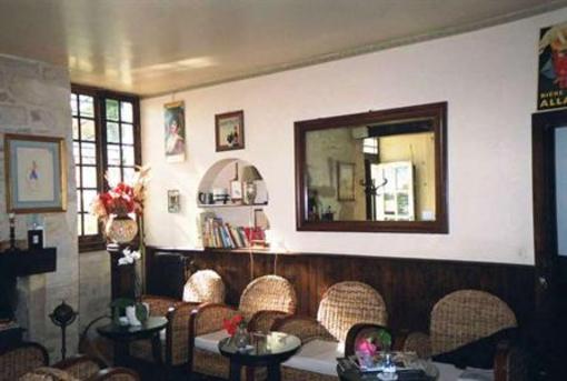 фото отеля Hotel Le Saint-Robert (France)