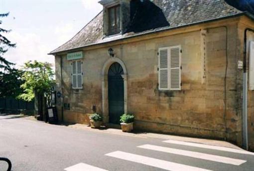 фото отеля Hotel Le Saint-Robert (France)