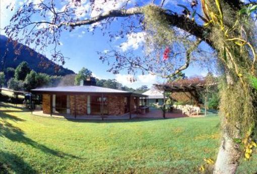 фото отеля The Falls Forest Retreat