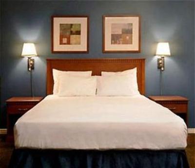 фото отеля Candlewood Suites Montreal Centre-Ville