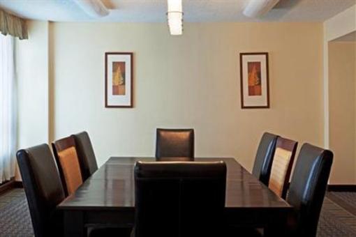 фото отеля Candlewood Suites Montreal Centre-Ville