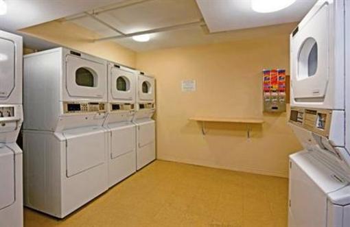 фото отеля Candlewood Suites Montreal Centre-Ville