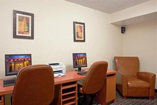 фото отеля Candlewood Suites Montreal Centre-Ville