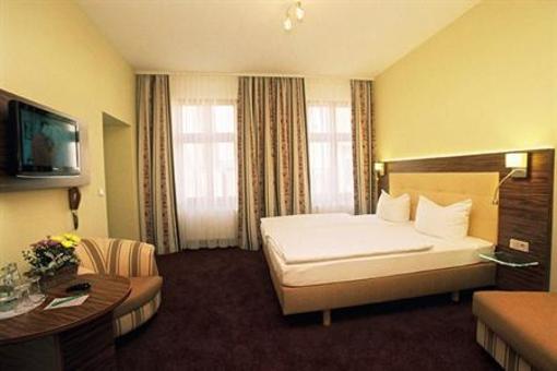 фото отеля Hotel zur Insel