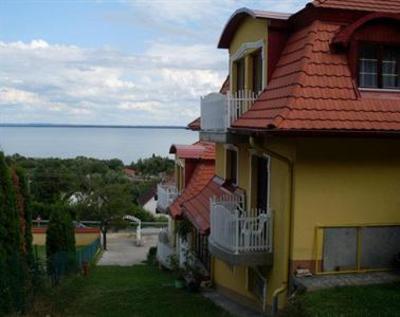 фото отеля Hotel Carmen Balatongyorok