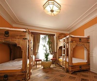 фото отеля Crossbox Pub & Backpacker