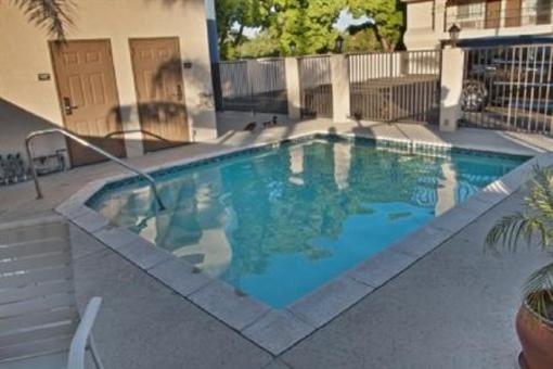 фото отеля Burbank Inn & Suites