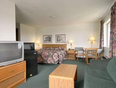 фото отеля Super 8 Motel DeWitt (Iowa)