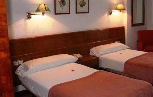 фото отеля Hostal Gran Via Vigo