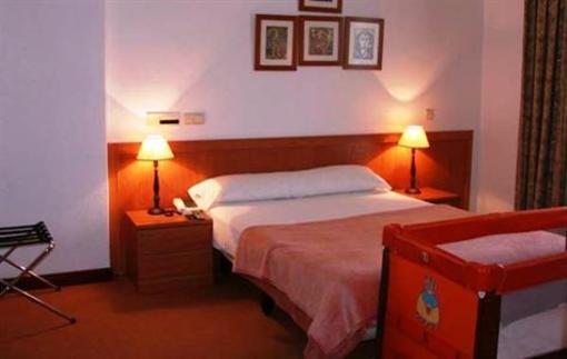 фото отеля Hostal Gran Via Vigo