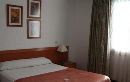 фото отеля Hostal Gran Via Vigo