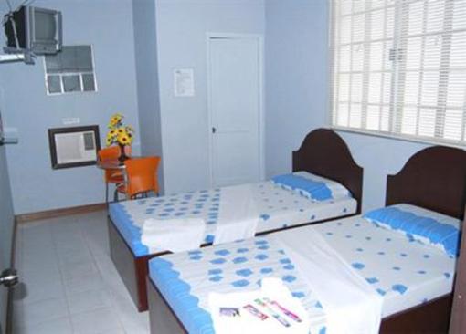 фото отеля Cool Breeze Hotel and Villas Tagaytay