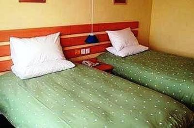 фото отеля Home Inn Dandong Jiangcheng Street