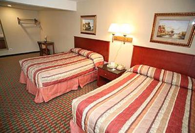 фото отеля Red Carpet Inn Bay Shore