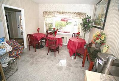 фото отеля Red Carpet Inn Bay Shore