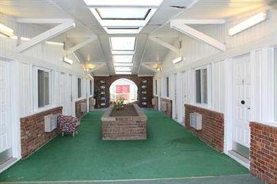 фото отеля Red Carpet Inn Bay Shore