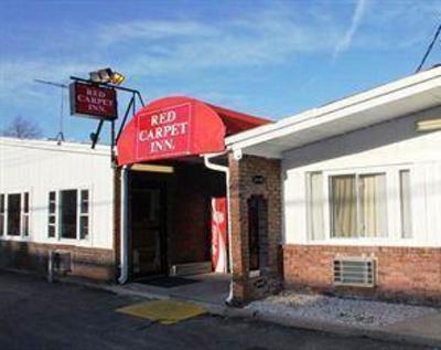 фото отеля Red Carpet Inn Bay Shore