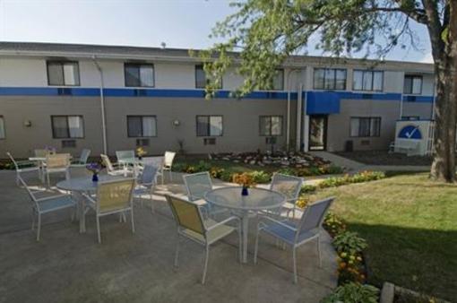 фото отеля Americas Best Value Inn La Crosse