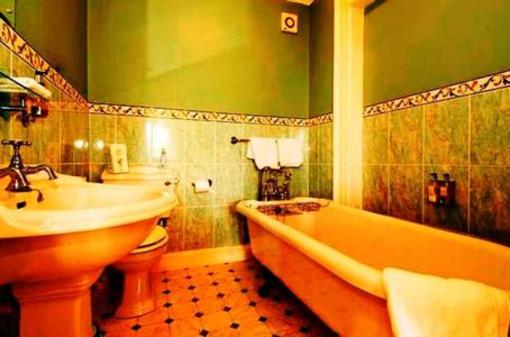 фото отеля Golden Lion House