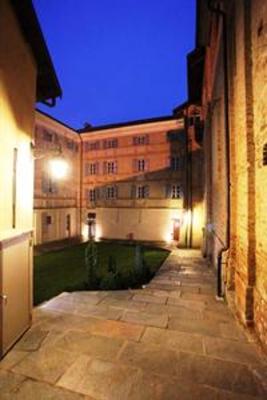 фото отеля Antico Borgo Monchiero