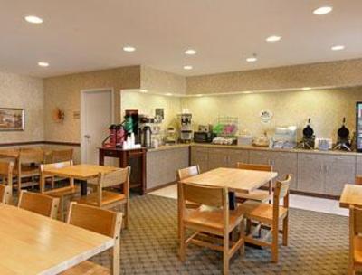 фото отеля Super 8 Motel Forbes Landing