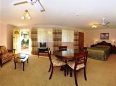 фото отеля McNevin's Country Valley Motel
