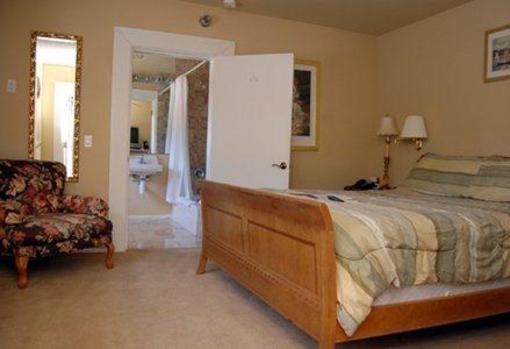 фото отеля Malibu Country Inn