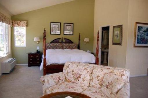фото отеля Malibu Country Inn