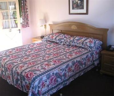 фото отеля Malibu Country Inn