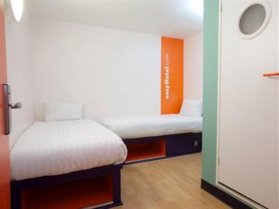 фото отеля Easy Hotel Glasgow City